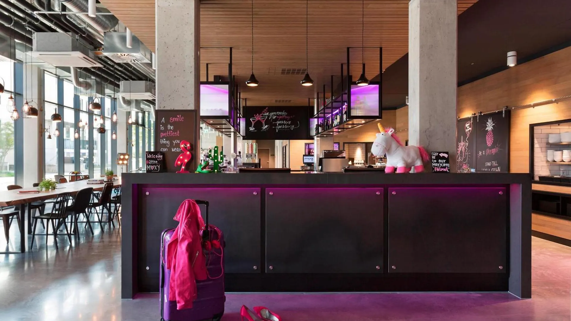 מלון ליינפלדן-אכטרדינגן Moxy Stuttgart Airport/Messe